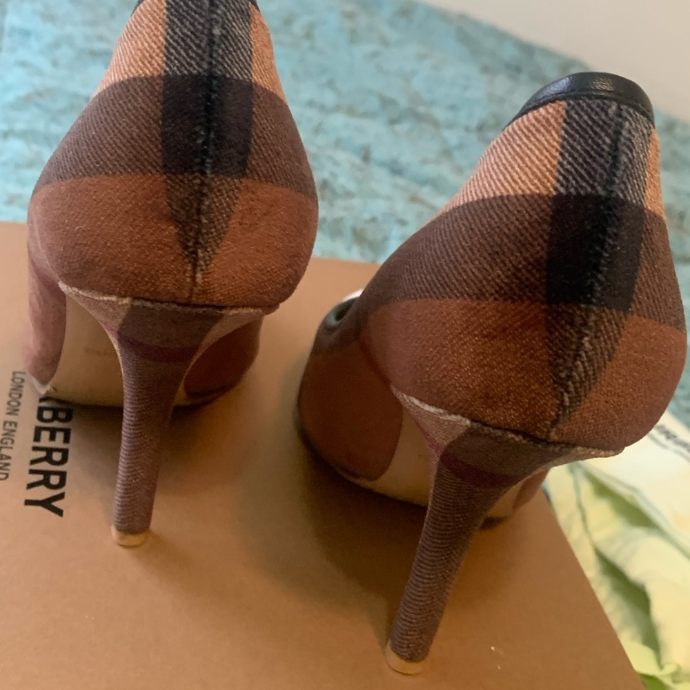 Burberry Brown Heels with Stiletto Design - Picture 3 of 5